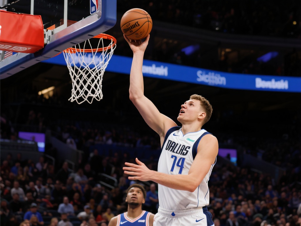 波尔津吉斯三分命中,皮球穿网后意外精准击中怀特头部 作为NBA赛场上的顶级大个子球员,波尔津