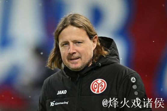 美因茨官宣主帅亨里克森离任,球队仅积6分排名靠后 美因茨官宣主帅亨里克森离任,球队仅积6分排名靠后