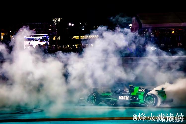 踏上巅峰：回顾F1现代冠军之争