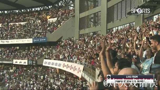 万克赫德体育场三万三千球迷齐声欢呼梅西